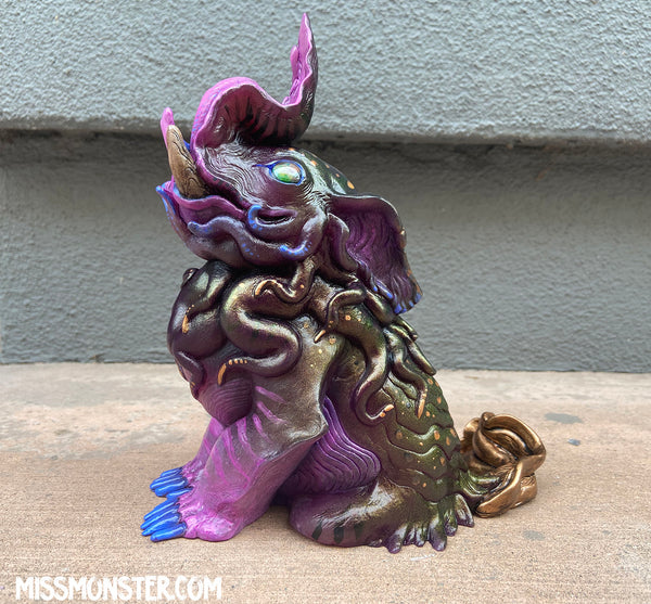 BAKU PAINTED FIGURE- DARK PURPLE COLOR SHIFT