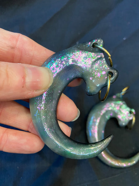 **SLIGHTLY IMPERFECT ** IRIDESCENT FLAKE HEAT CHANGE CLAW PENDANT
