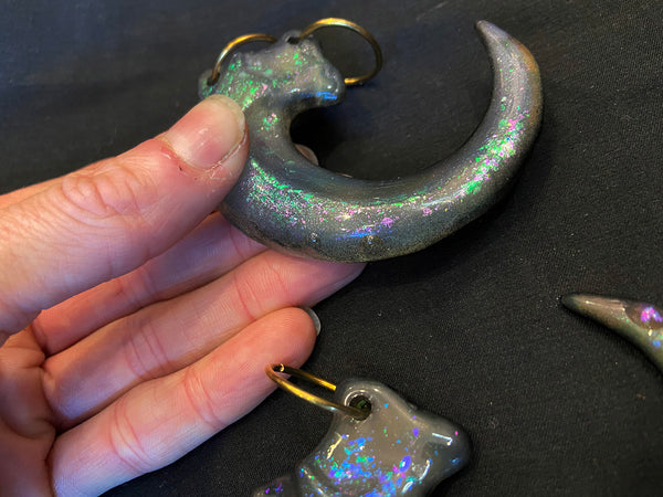 **SLIGHTLY IMPERFECT ** IRIDESCENT FLAKE HEAT CHANGE CLAW PENDANT