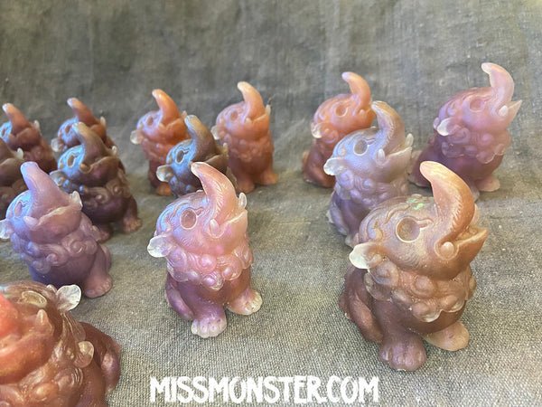 BABY BAKU BLANK GLOW IN THE DARK CAST- REDS