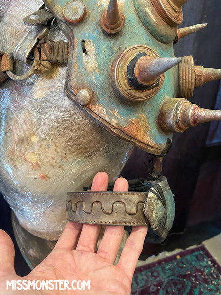 WASTELAND SPIKEY PAULDRON