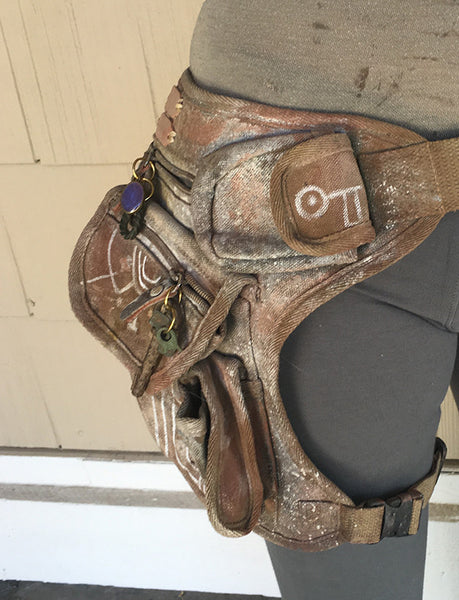 DISTRESSED CANVAS HIP BAG