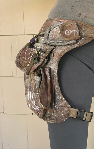 DISTRESSED CANVAS HIP BAG