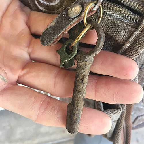 DISTRESSED CANVAS HIP BAG