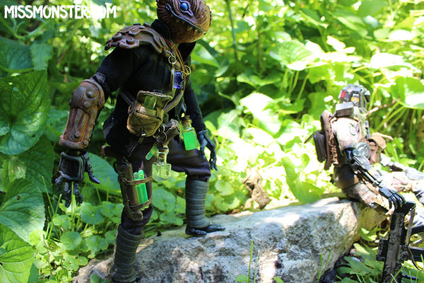 1/6 SCALE PAULDRON AND ARM GUARD