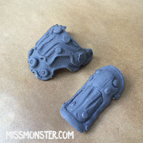 1/6 SCALE PAULDRON AND ARM GUARD