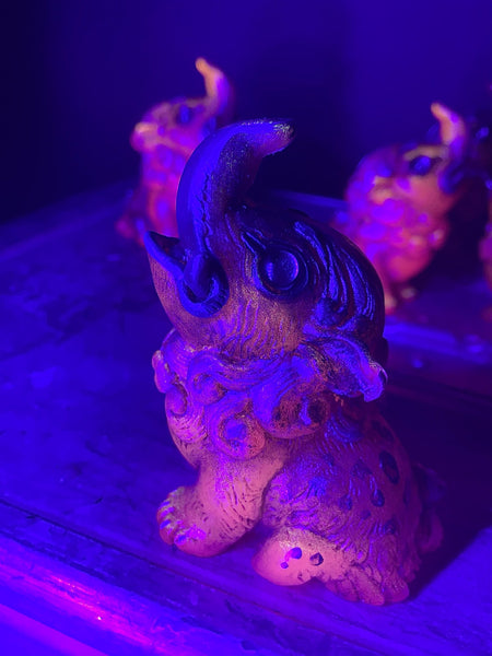 BABY BAKU GLOW IN THE DARK MINI FIGURE