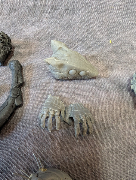 1/6 CASTS- HARPYJA/ROBODOGMAN/R00 UNIT