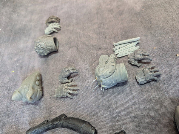 1/6 CASTS- HARPYJA/ROBODOGMAN/R00 UNIT