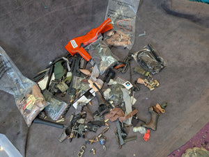1/6 CLOTHING AND ACCESSORY LOT