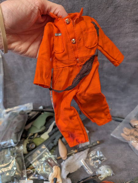 1/6 CLOTHING AND ACCESSORY LOT