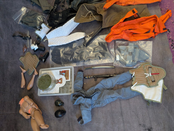 1/6 LOT OF CLOTHES AND PARTS