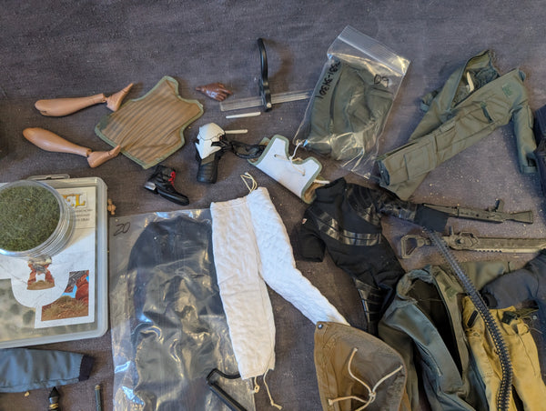 1/6 LOT OF CLOTHES AND PARTS