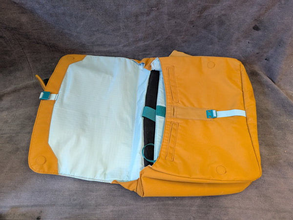COTOPAXI MESSENGER BAG