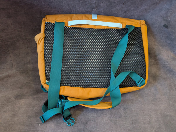 COTOPAXI MESSENGER BAG