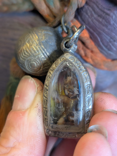 MONSTER LUCK PAW SCULPTURE PROP (SCARRED)