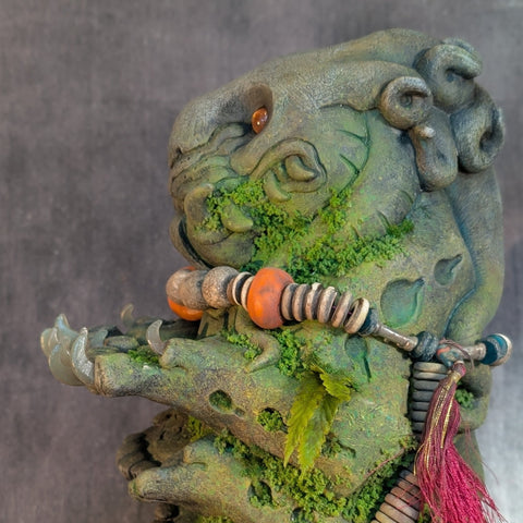 WAYPOINT WATCHER + EFFIGY STATUE (HALF MOSS)