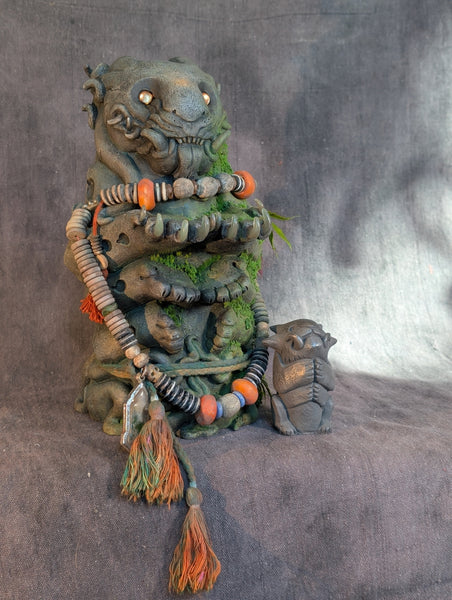 WAYPOINT WATCHER + EFFIGY STATUE (HALF MOSS)