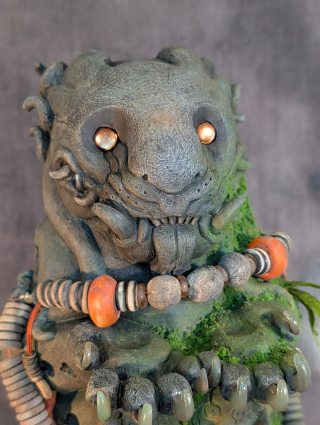 WAYPOINT WATCHER + EFFIGY STATUE (HALF MOSS)