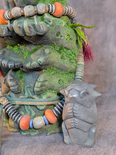 WAYPOINT WATCHER + EFFIGY STATUE (HALF MOSS)