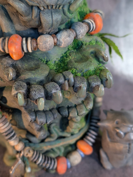 WAYPOINT WATCHER + EFFIGY STATUE (HALF MOSS)