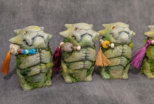 MINI FAUX STONE EFFIGY STATUE GROUP 2