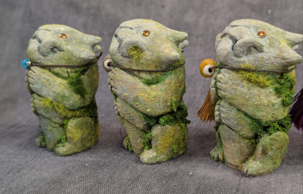 MINI FAUX STONE EFFIGY STATUE GROUP 2