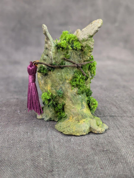 STRIGLET FAUX STONE FIGURE