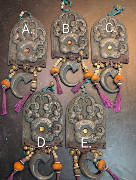 WARDING PAW COLD CAST IRON WALL TALISMAN ( BASIC VERSION)