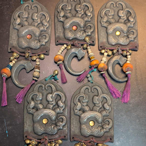 WARDING PAW COLD CAST IRON WALL TALISMAN ( BASIC VERSION)