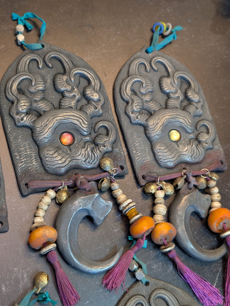 WARDING PAW COLD CAST IRON WALL TALISMAN ( BASIC VERSION)