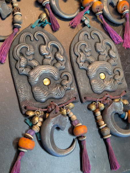 WARDING PAW COLD CAST IRON WALL TALISMAN ( BASIC VERSION)