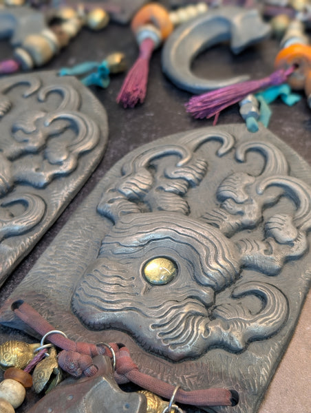 WARDING PAW COLD CAST IRON WALL TALISMAN ( BASIC VERSION)