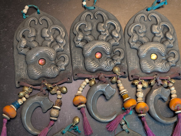 WARDING PAW COLD CAST IRON WALL TALISMAN ( BASIC VERSION)