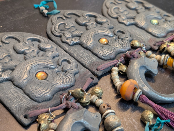 WARDING PAW COLD CAST IRON WALL TALISMAN ( BASIC VERSION)