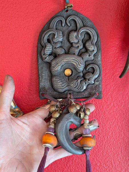 WARDING PAW COLD CAST IRON WALL TALISMAN ( BASIC VERSION)
