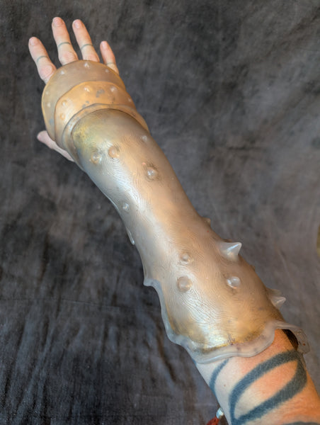 LARGE ALIEN SPIKE BRACER BLANK CAST