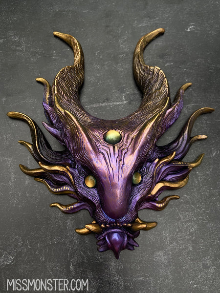 PAINTED WATCHING BEAST WALL PLAQUE