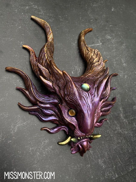 PAINTED WATCHING BEAST WALL PLAQUE