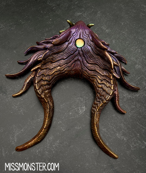 PAINTED WATCHING BEAST WALL PLAQUE
