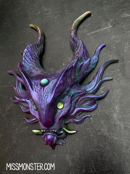 PAINTED WATCHING BEAST WALL PLAQUE