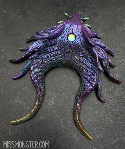 PAINTED WATCHING BEAST WALL PLAQUE