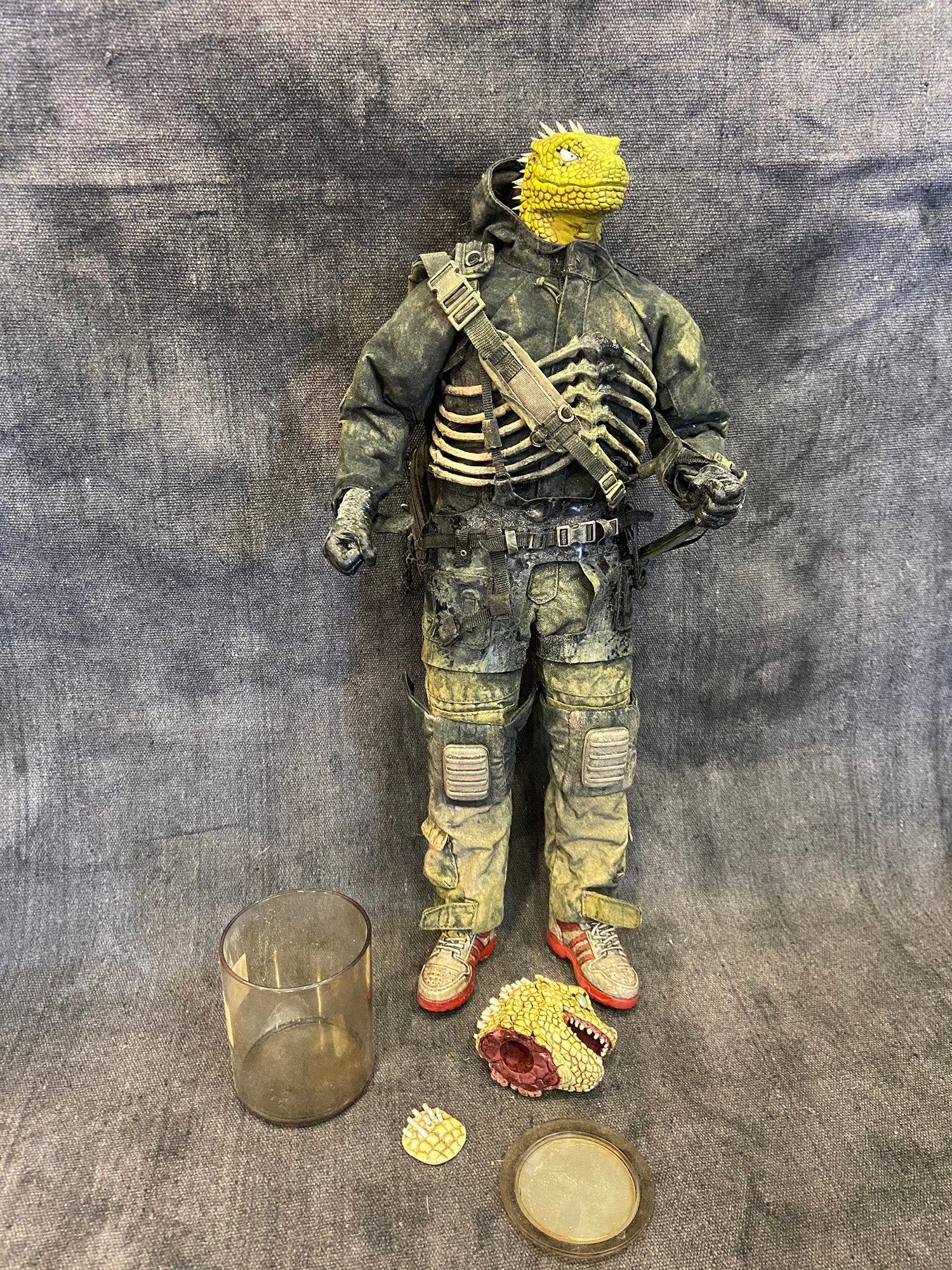 CAIMAN 1/6 FIGURE THREEZERO