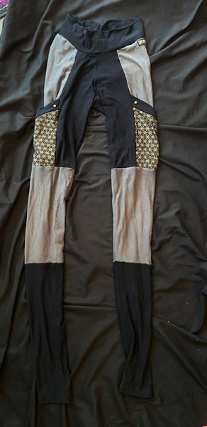 SEW MUCH LOVE RYDER LEGGINGS SIZE MEDIUM