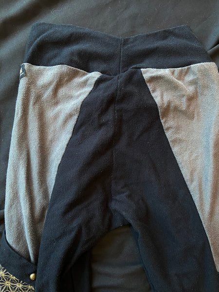 SEW MUCH LOVE RYDER LEGGINGS SIZE MEDIUM