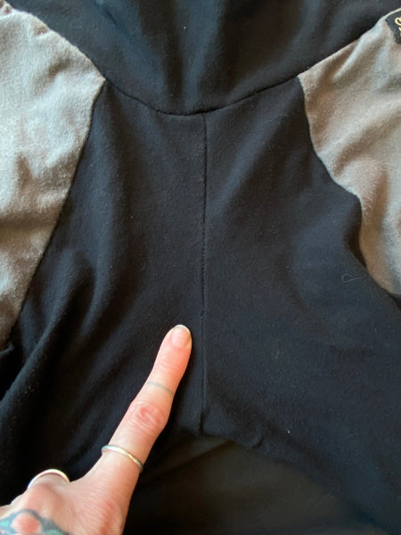 SEW MUCH LOVE RYDER LEGGINGS SIZE MEDIUM