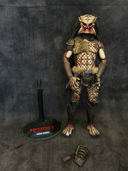 SHADOW PREDATOR 1/6 HOT TOYS FIGURE