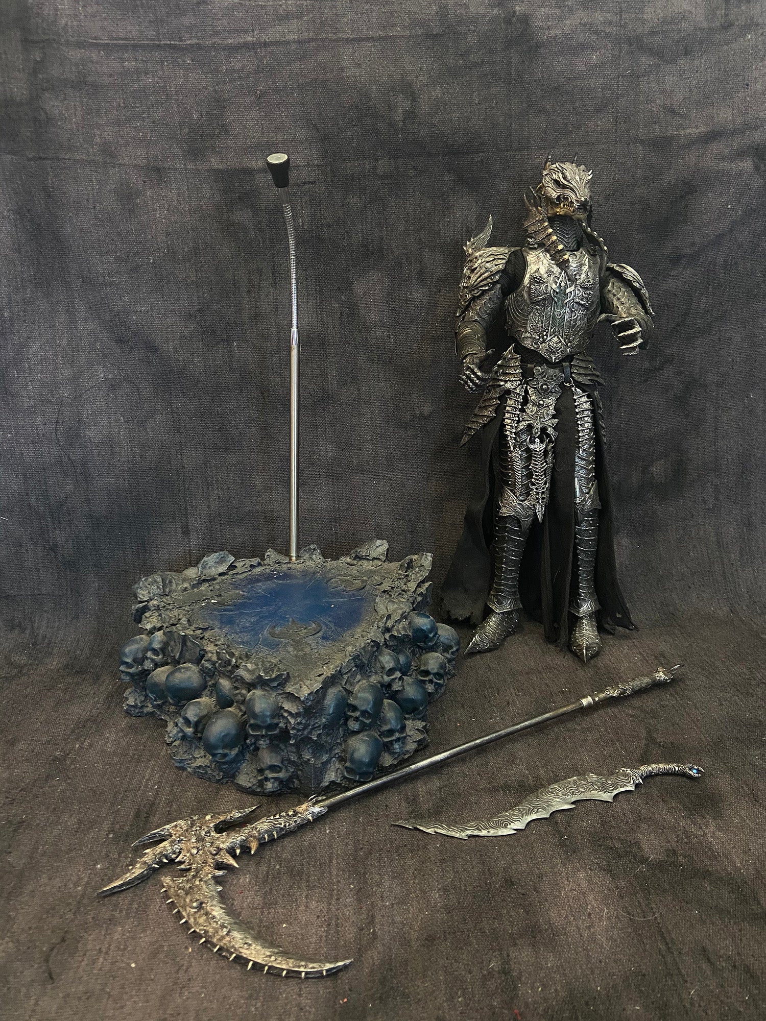 DARK CROWN TOYS 1/6 SOUL HUNTER FIGURE