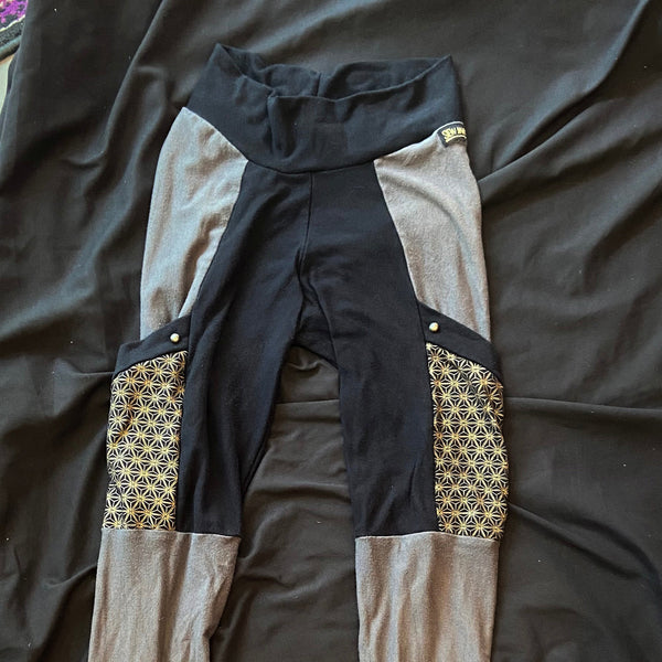 SEW MUCH LOVE RYDER LEGGINGS SIZE MEDIUM