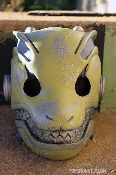 MILITARY GREEN BATLE DAMAGED ROBO FOX MASK